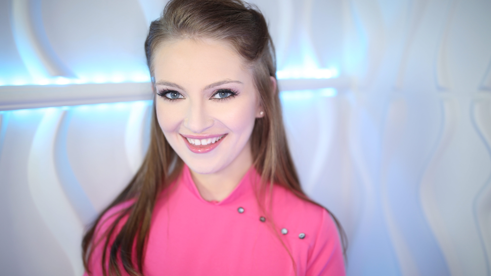 Swallow Salon Features Maya Kendrick Swallows It All in 4K