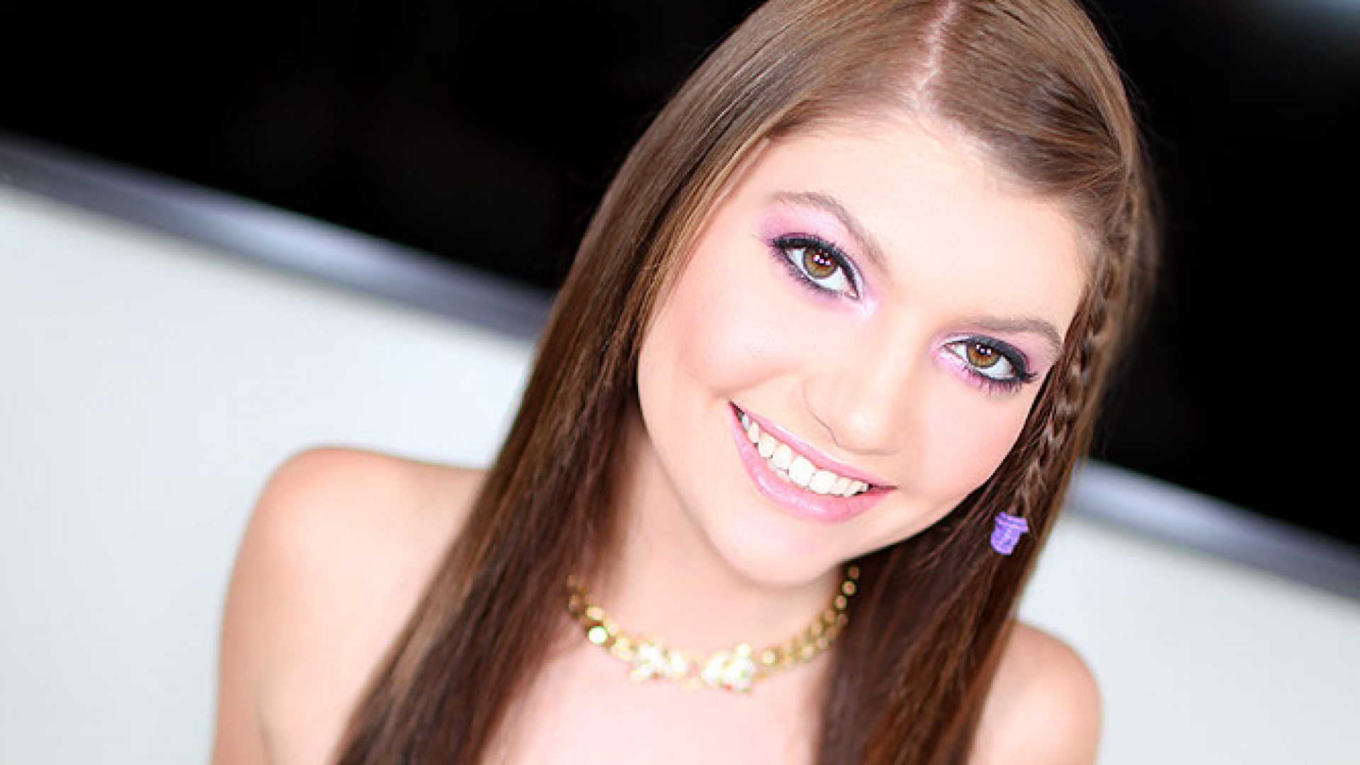 Cassandra Nix Loves to Suck, Fuck and Swallow Semen!