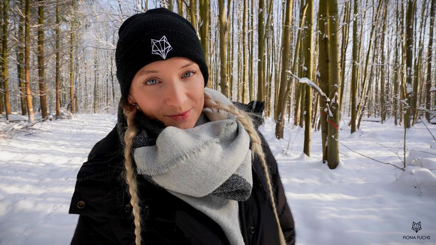 Outdoor fuck in the snow - jeans & boots