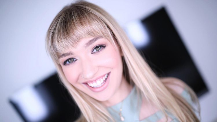 Amateur Allure Features Mackenzie Moss Giving Head, Fucking and Swallowing