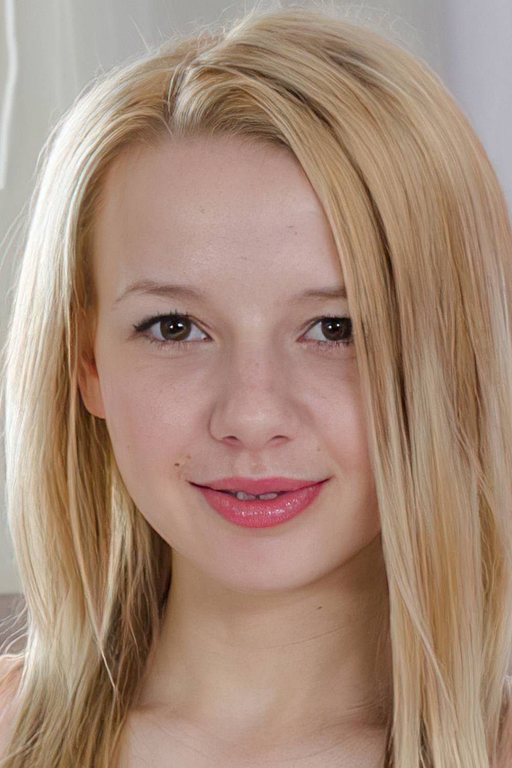 Olivia Grace Gorge profonde