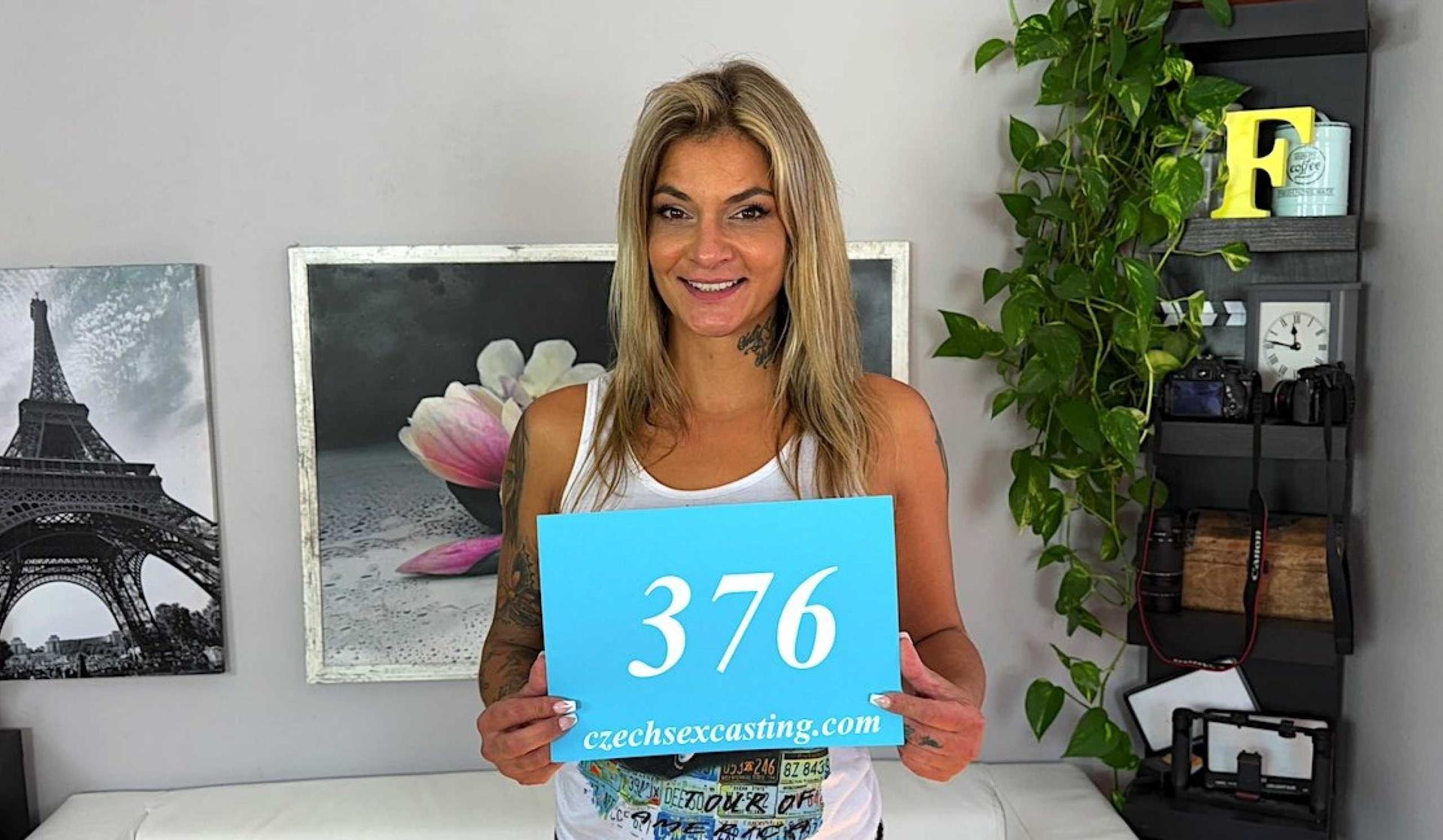 Czech pornstar Klarisa Leone is back!