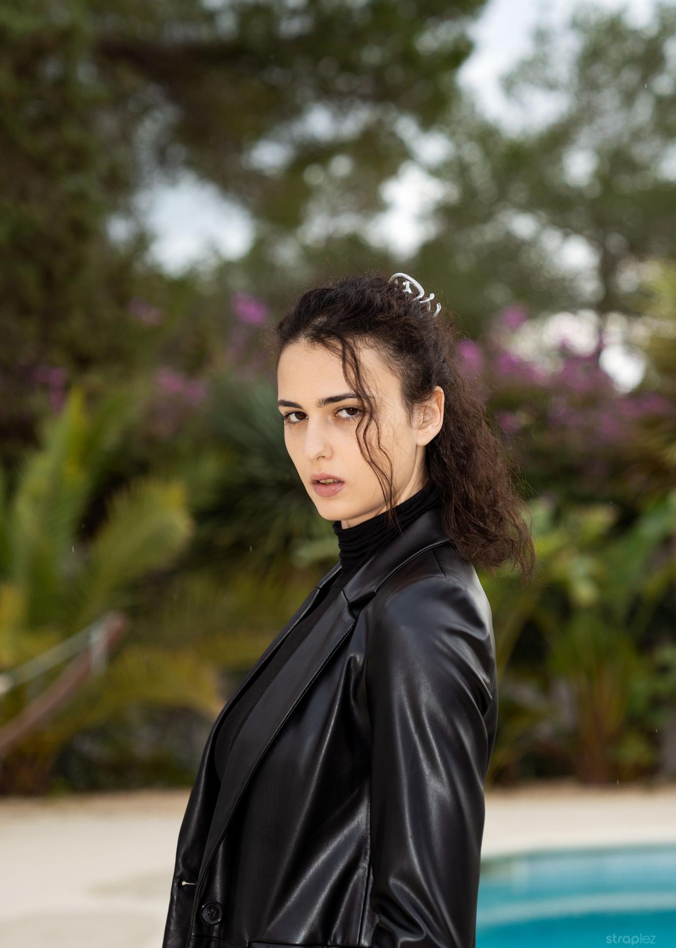 Photo HD Charlotte Grey - 1