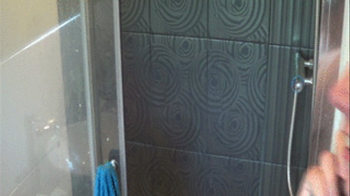 M0mmys showering for you...