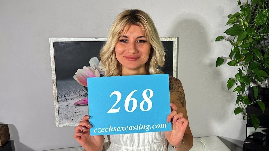 Sexy Ukrainian blonde provokes the photographer