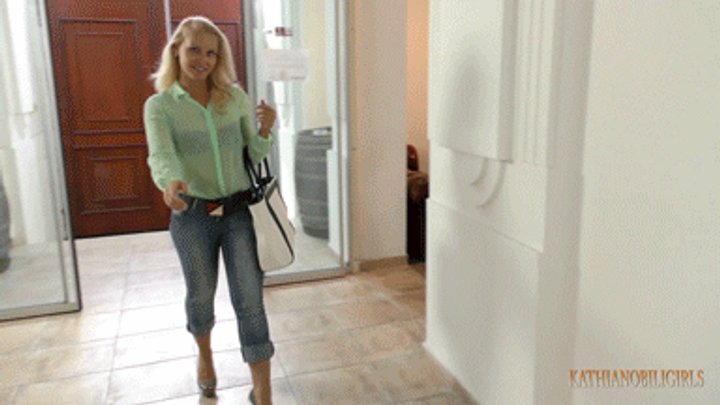 Blow job in elevator by stranger goddess!!!