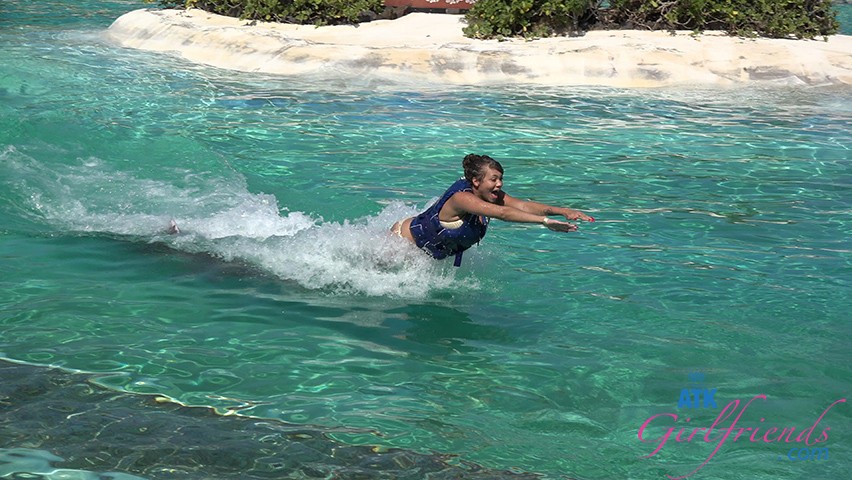 Cassidy Makes a Big Splash on Your Last Day in Hawaii