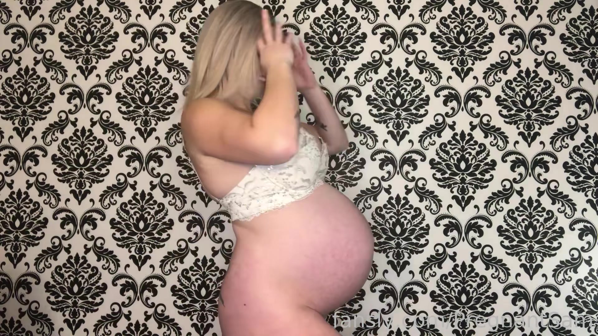 9 months pregnant trying on bras