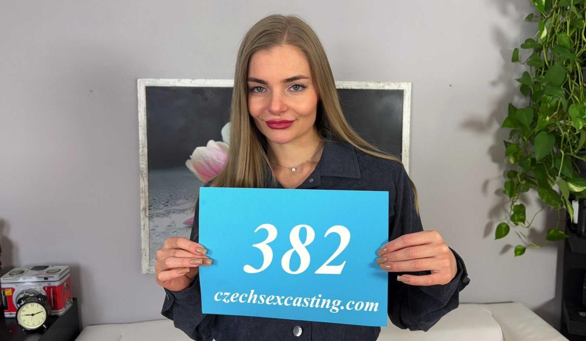 Hot Ukrainian babe did everything to get a little job