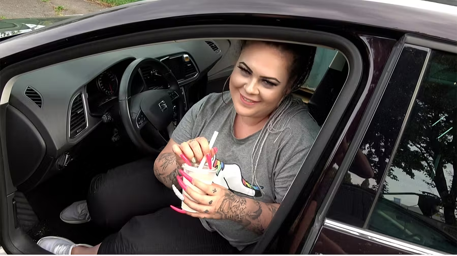 FASTFOOD-PUSSY WEIGHTED IN THE SHAKE