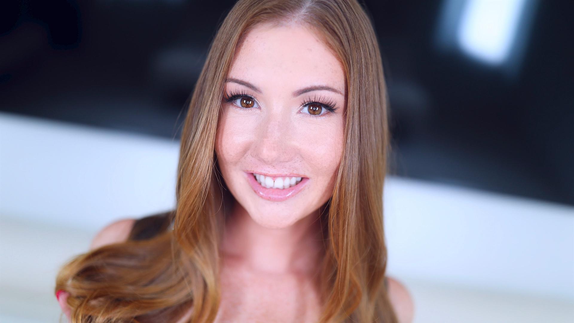 Adorable Red-Haired Kimmie Haze Arrives at Amateur Allure