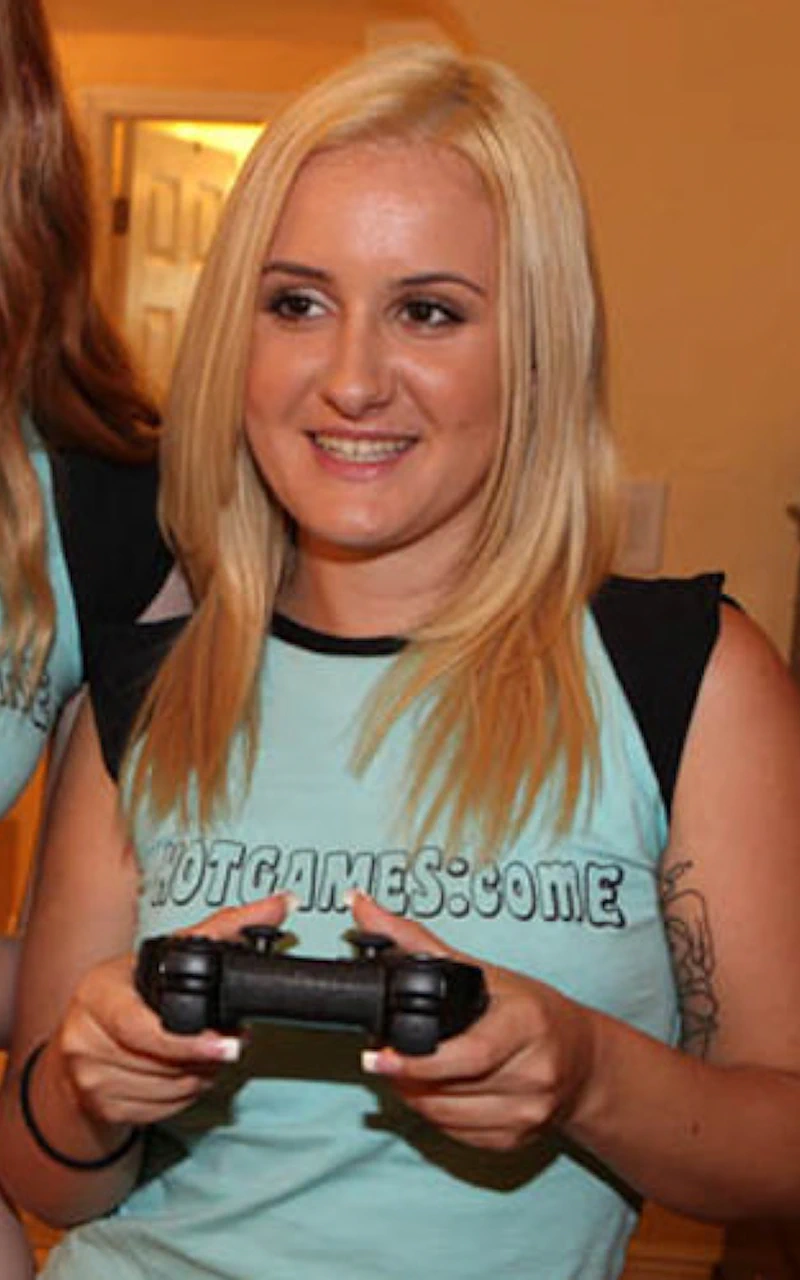 Vee Cummings Domination