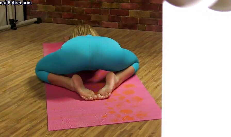 Tiffany Watson - Yoga Foot Job / Hand Job Combo