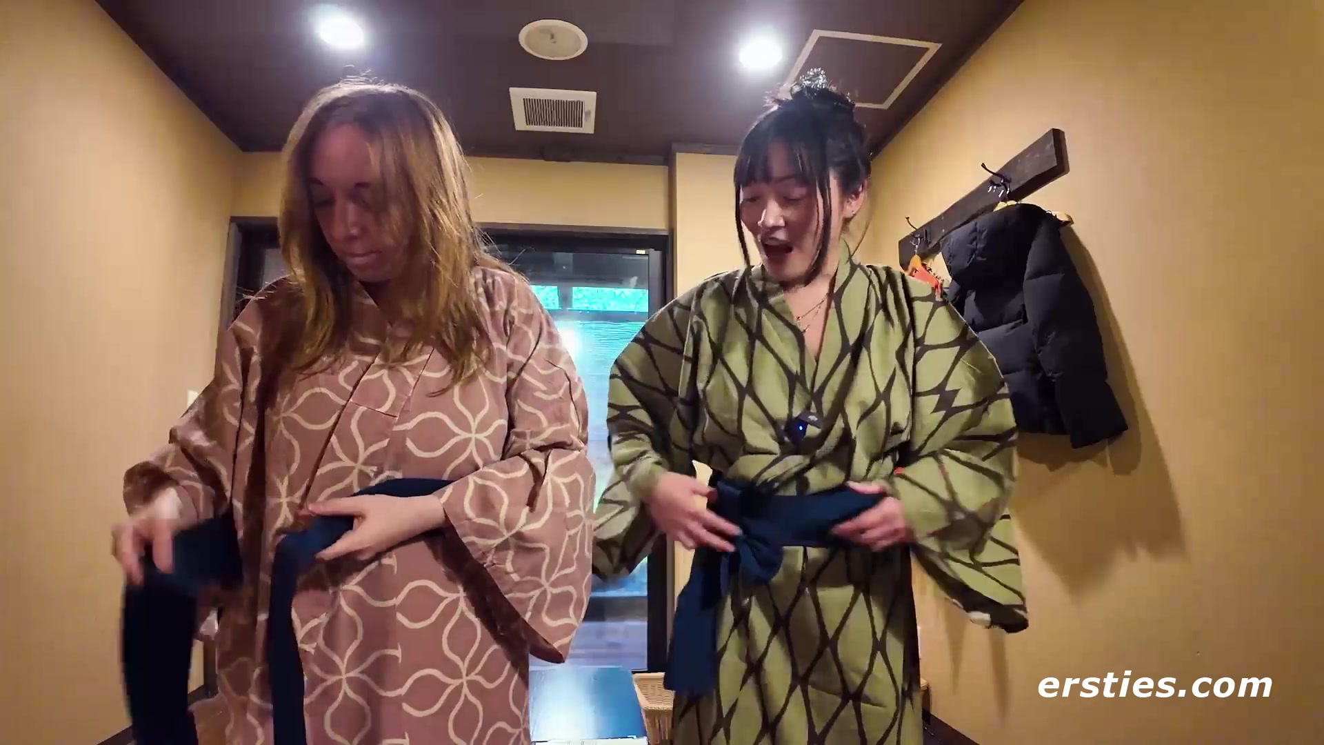 Cat Tries... An Onsen Date