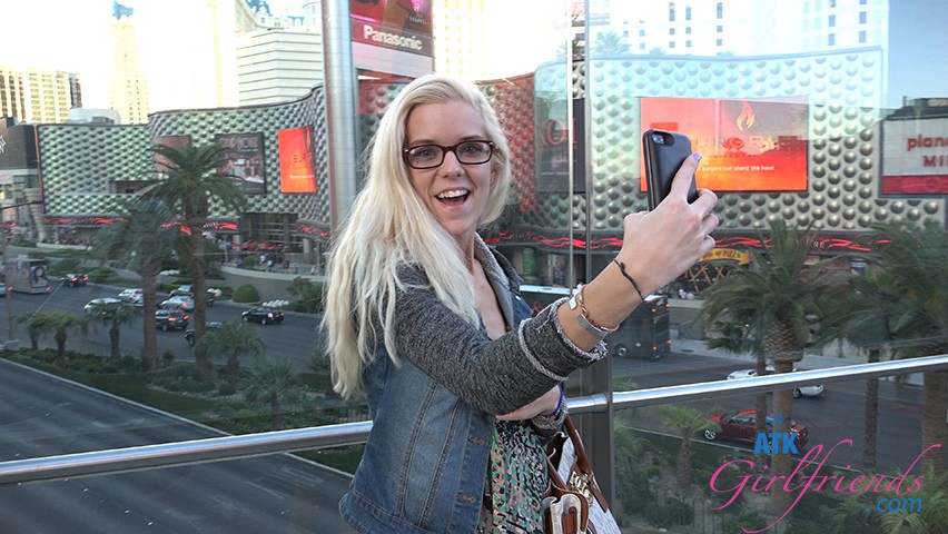 Watch Halle Take a Bath After Your Date