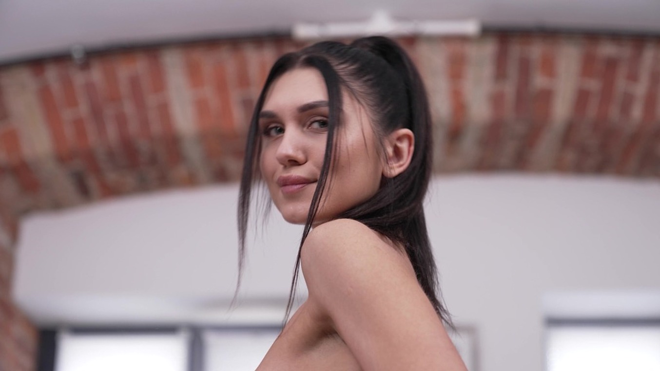 First DP of a fit beauty from the Middle East - Leo Ahsoka