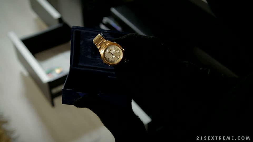 Shagging the burglar