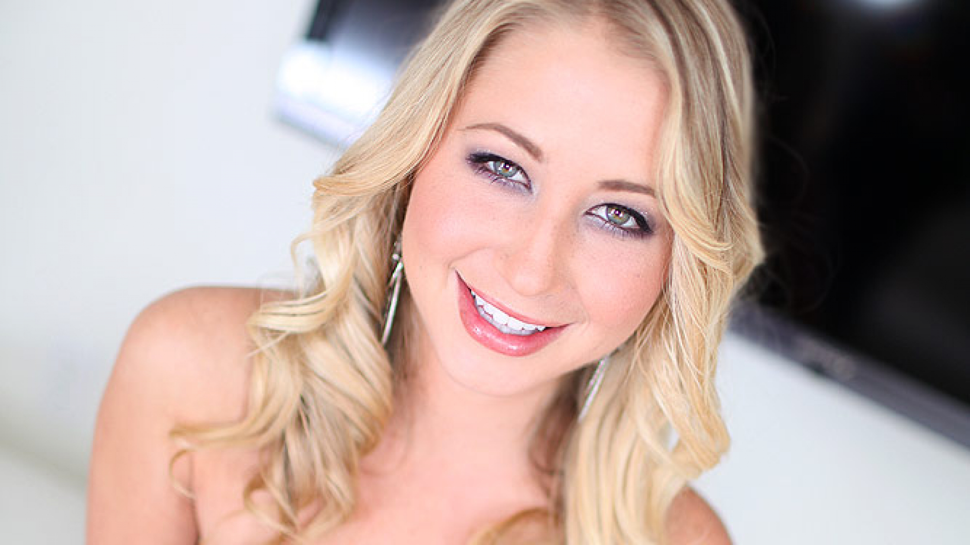 Casi James, Blonde Beauty Loves Sucking, Fucking and Swallowing