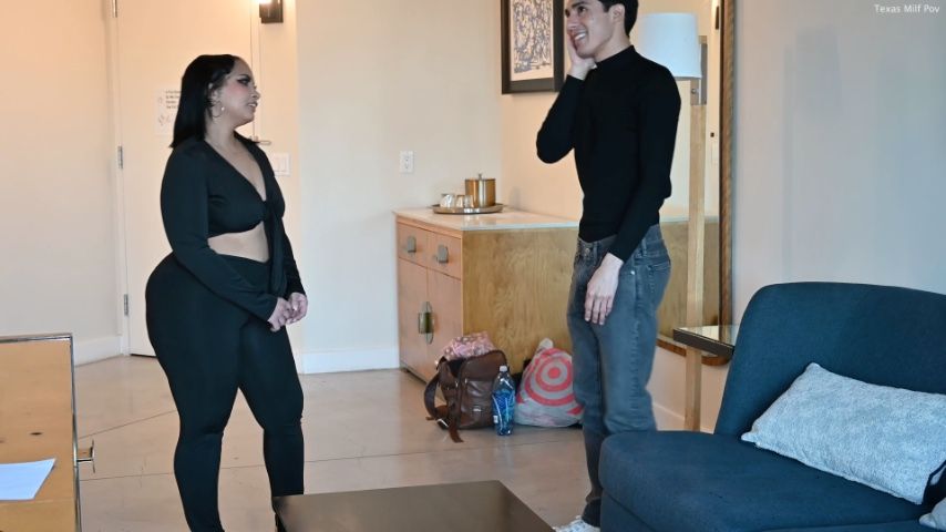 Big Booty Milf Gets Stuck Then Creampied