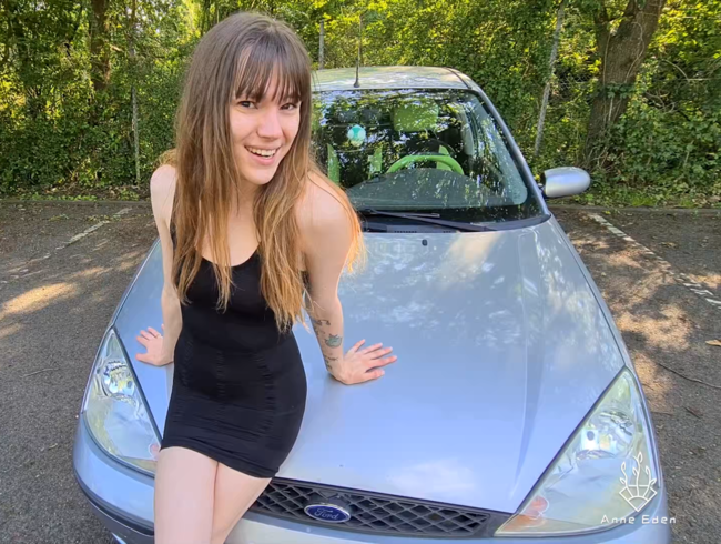 MotorhaubenFICK in the public parking lot!