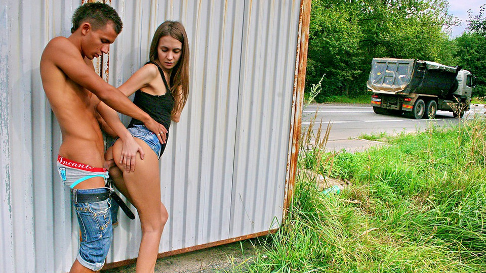 Public anal fucking with teenie