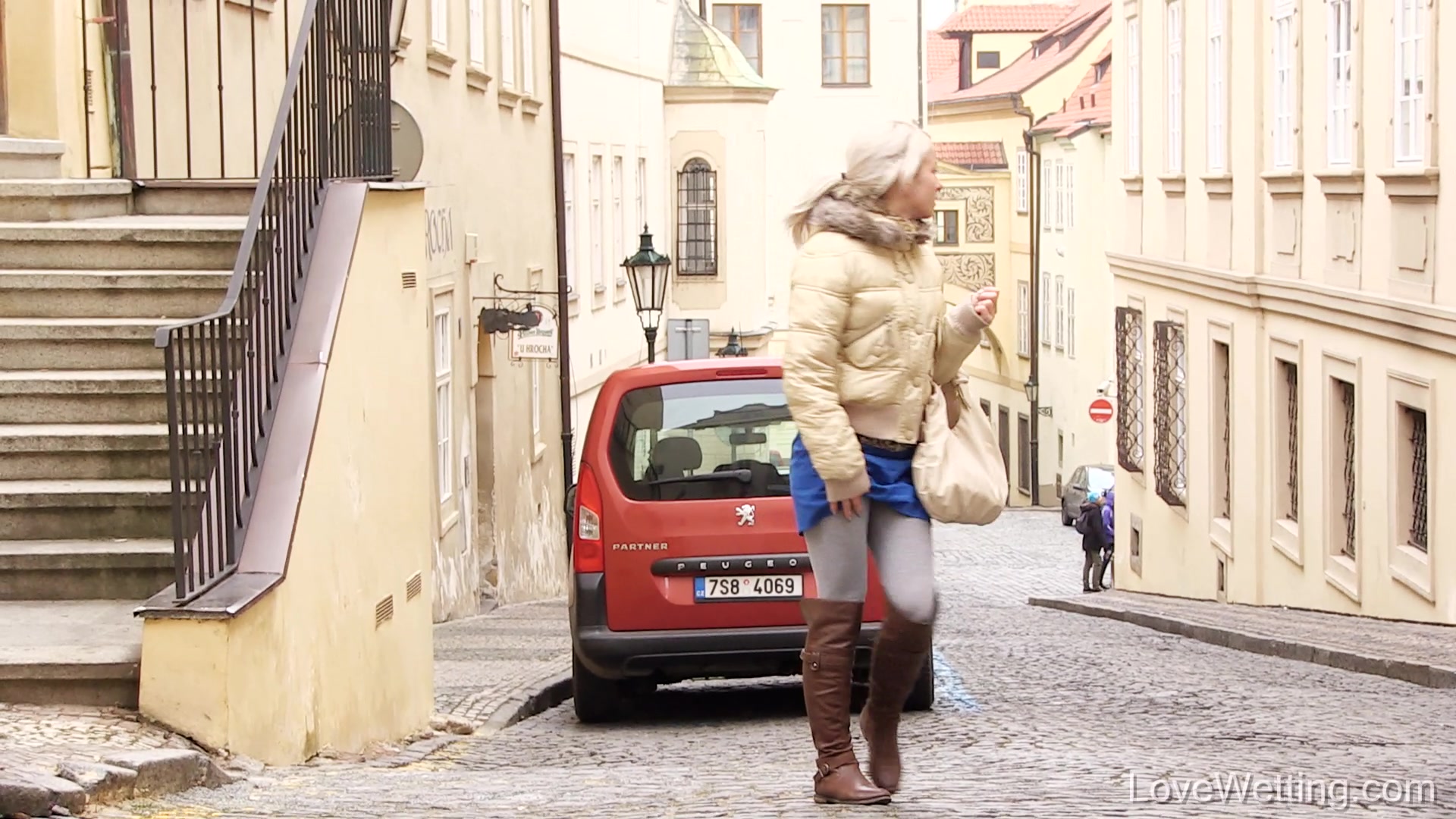 Licky Lex - Pissing scene