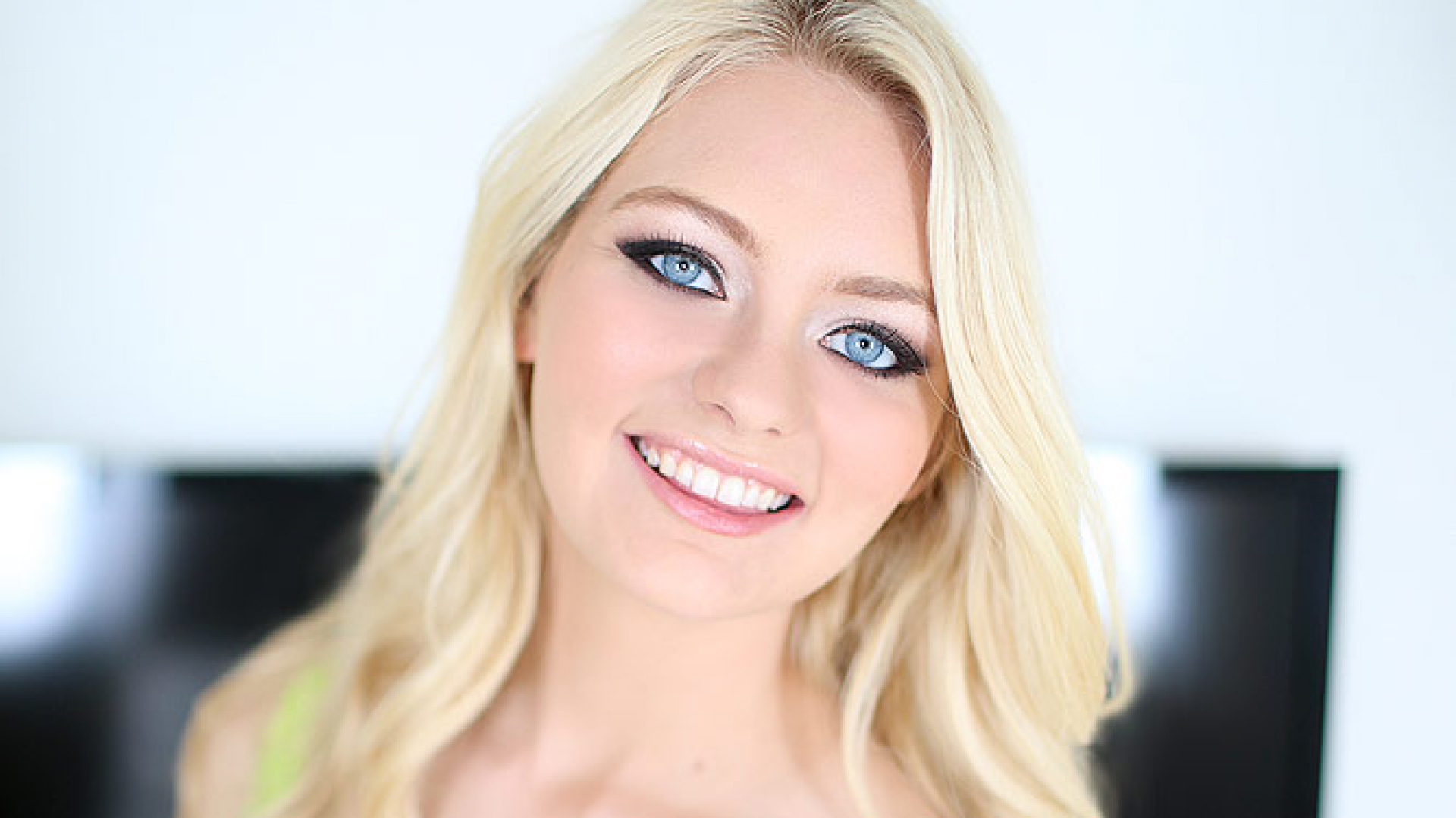 Alli Rae POV, Sexy Blonde Beauty Loves a Good Suck & Fuck Session