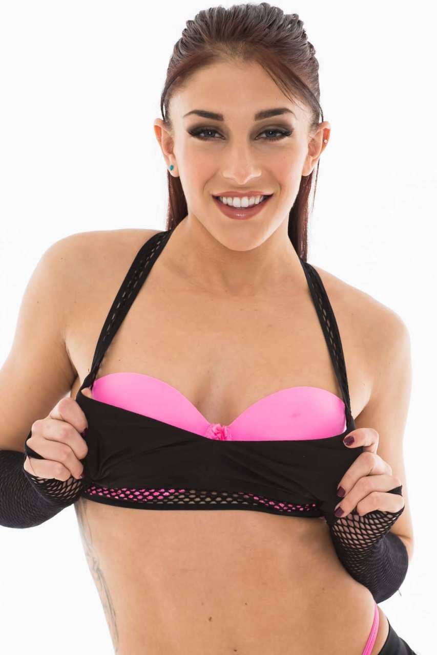 Photo HD Mischa Brooks - 7