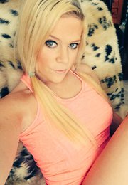 Alexis Blake Fessée