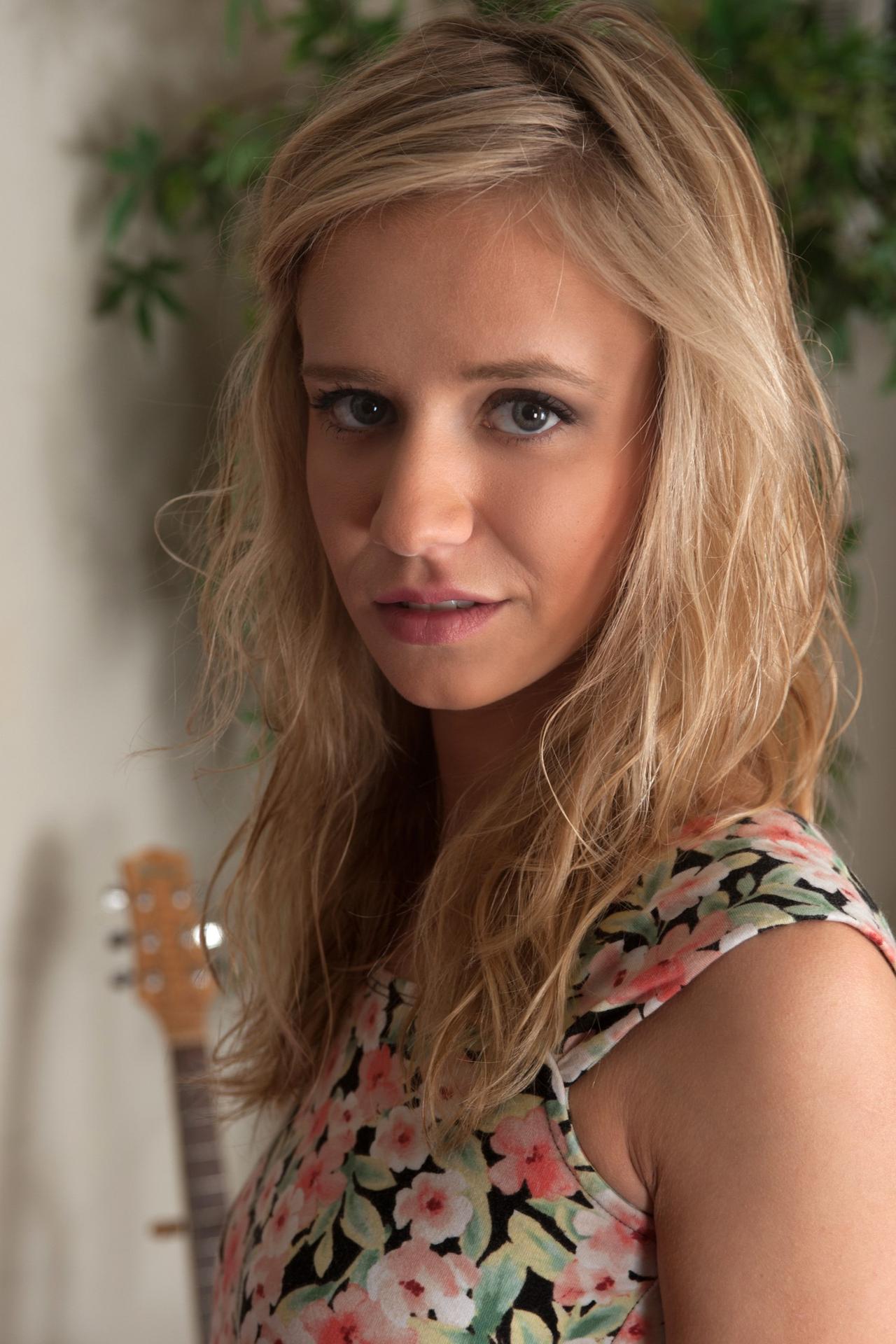 Photo HD Rachel James - 2