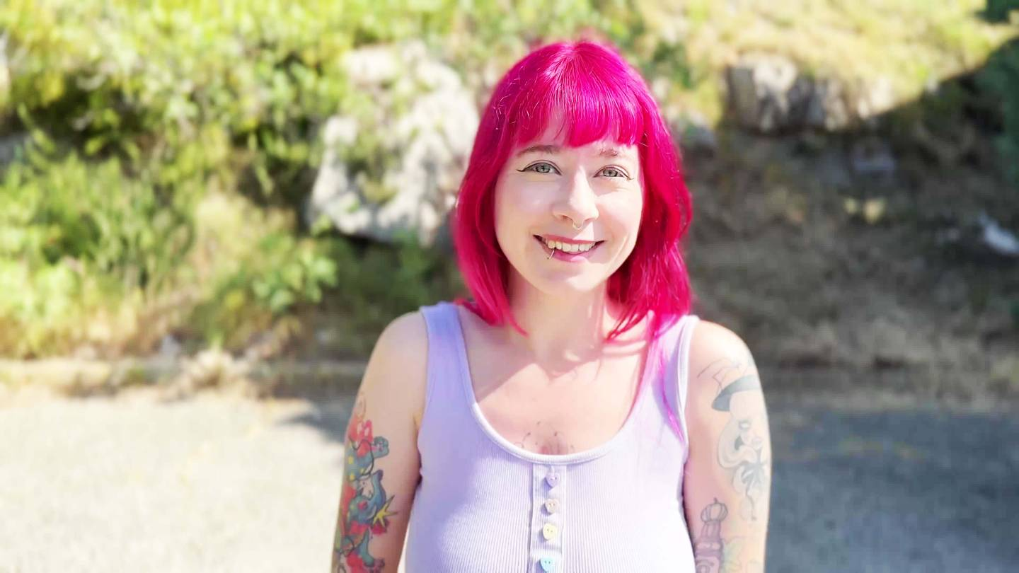 Bulma, 34, satisfies her curiosity a second time!