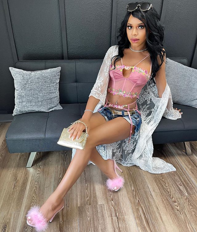 Photo HD TS Yakira - 1