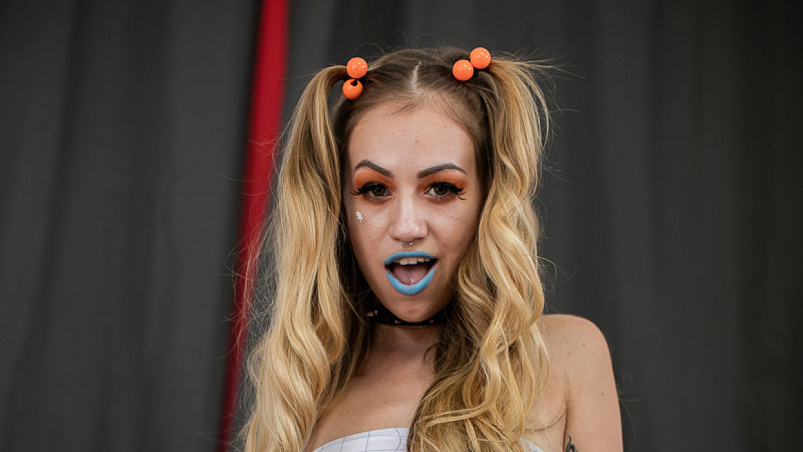 Deep Anal Connection