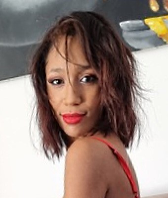 Reyna Delflow Fessée