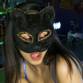 Photo HD Masked Maya - 2