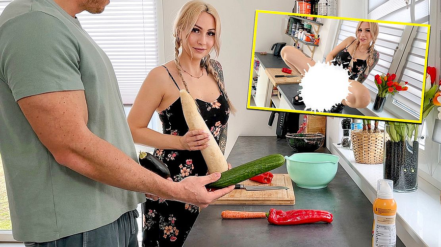 per***se vegetable games with the horny neighbor and suddenly his wife rang the doorbell!