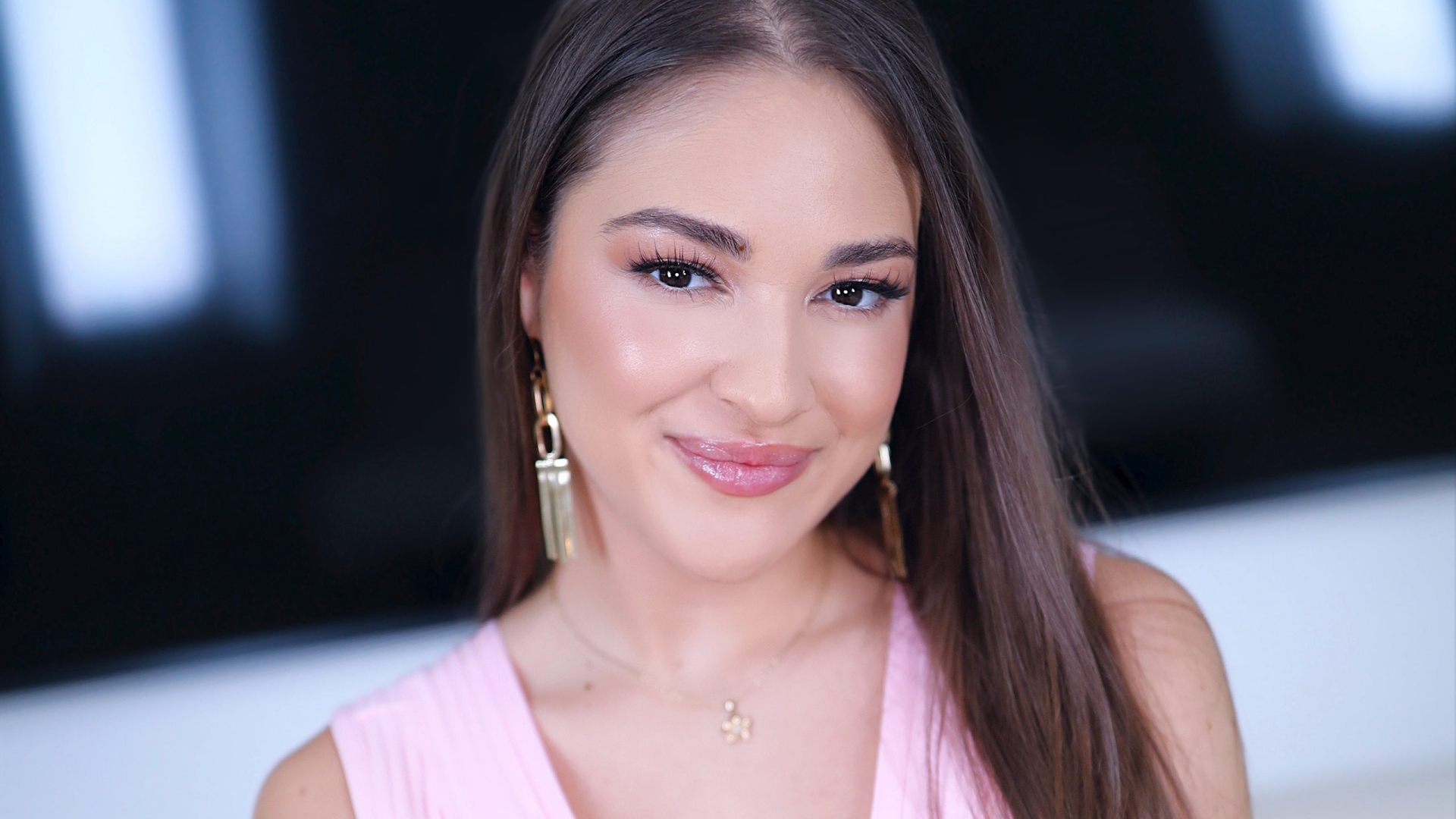 Amateur Allure Welcomes Gizelle Blanco, A Sexy Bartender Loves Pleasing Her Partner