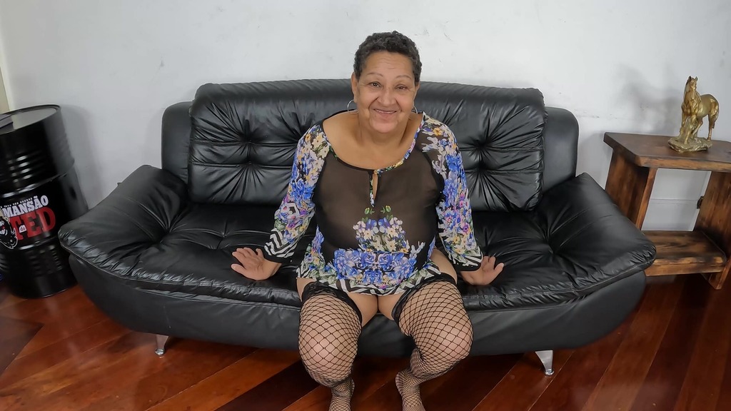 Aos 71 anos Dora Rodrigues faz sua primeira DP na vida com anal intenso