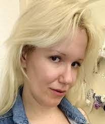 Arinna Cum Kim Holland