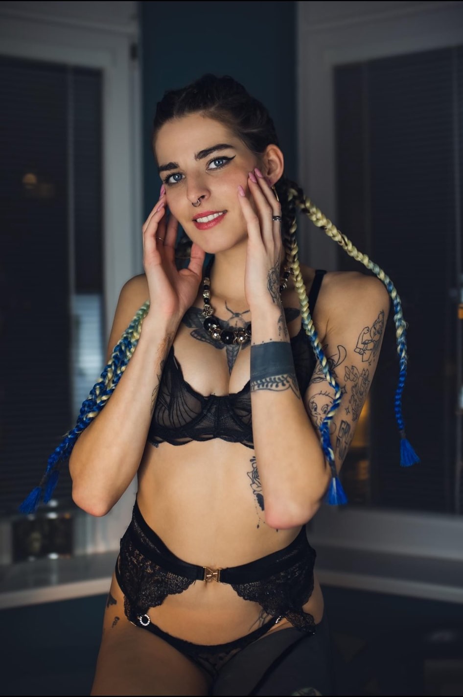 Nicolbe Louskova Fessée