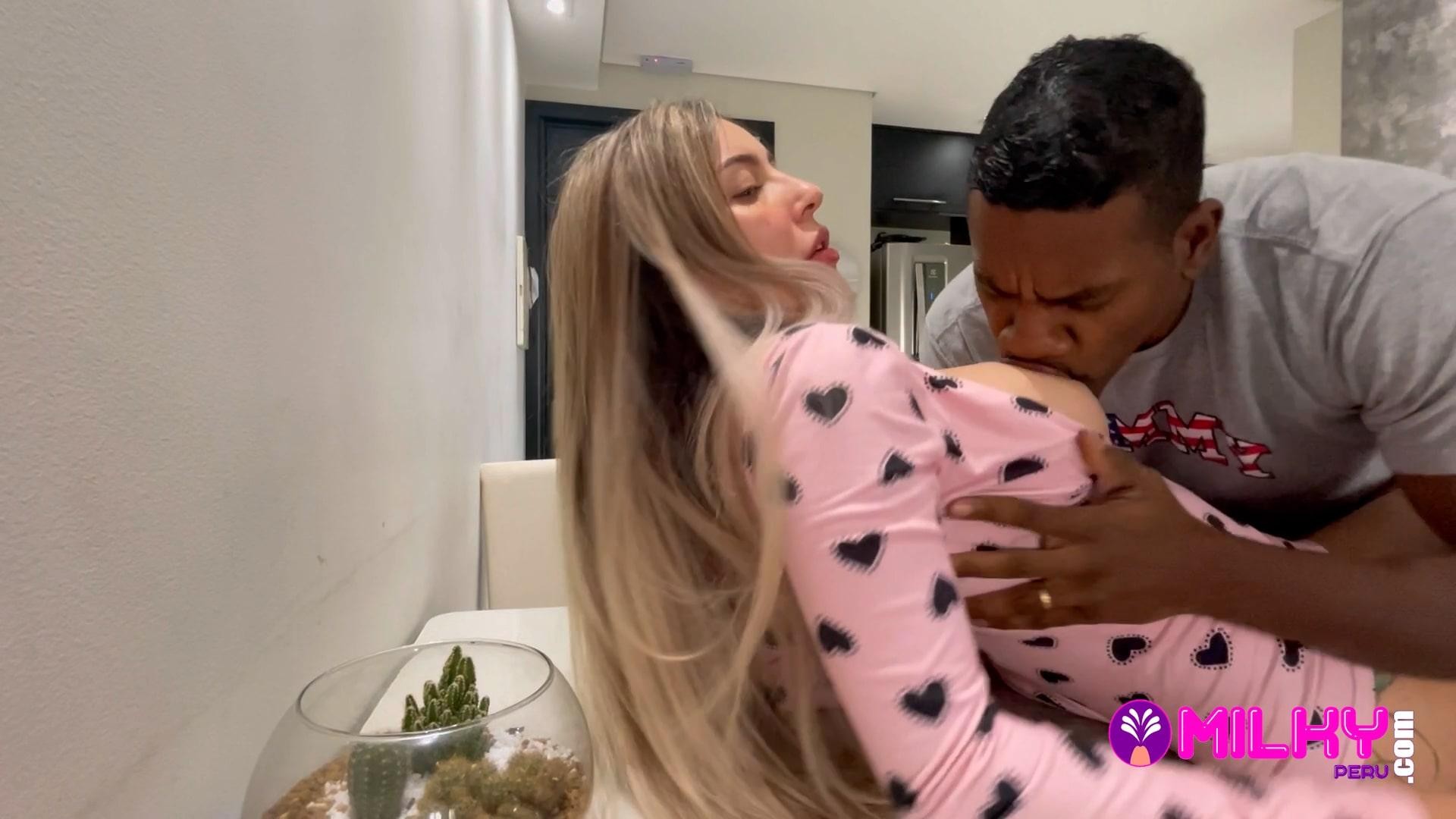 Melissa Paga El Alquiler Con Su Vagina Jugosa, Casero Suertudo