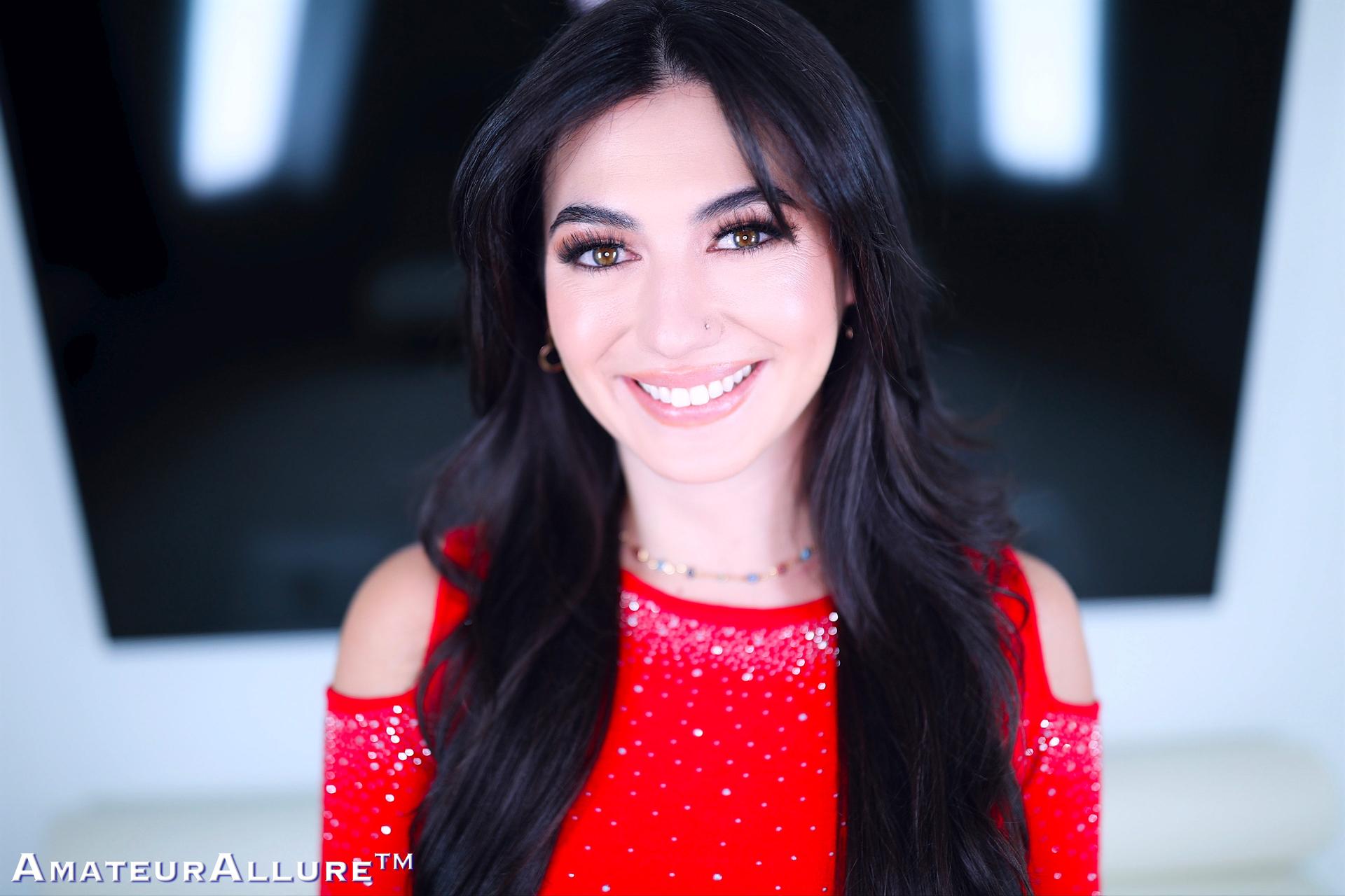 Megan Mistakes Returns to Amateur Allure to Give Head, Fuck and Swallow a Tasty Load