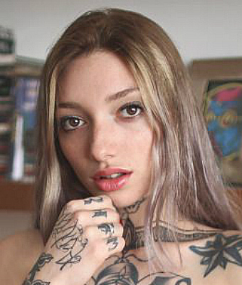 Nefka Blonde
