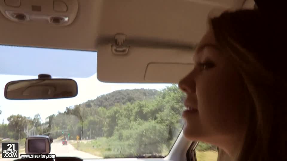 Teen bitch Jessie Andrews