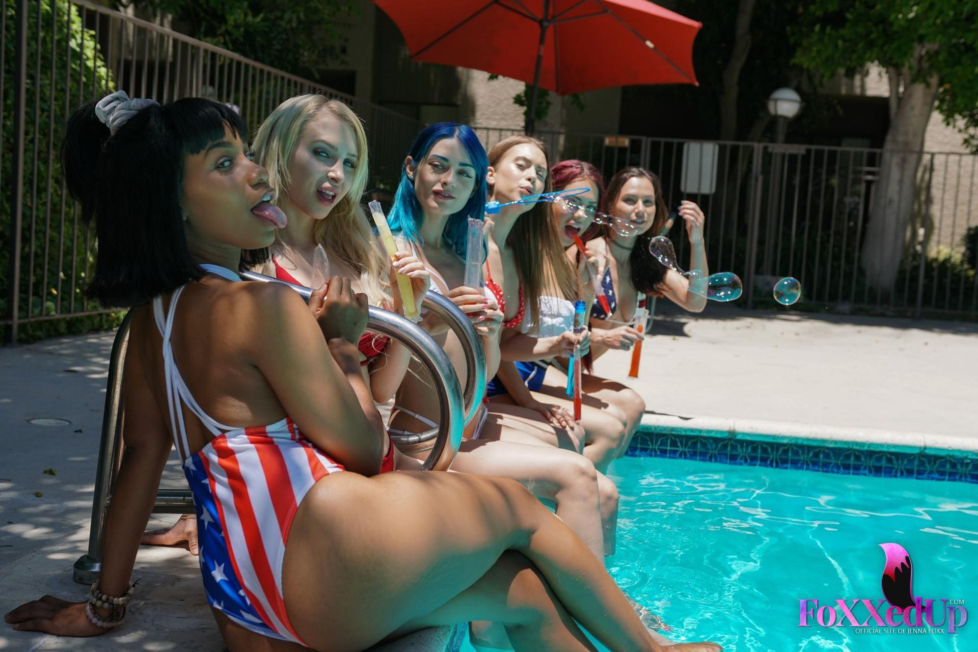 Happy 4th With 6 All Girl Orgy!