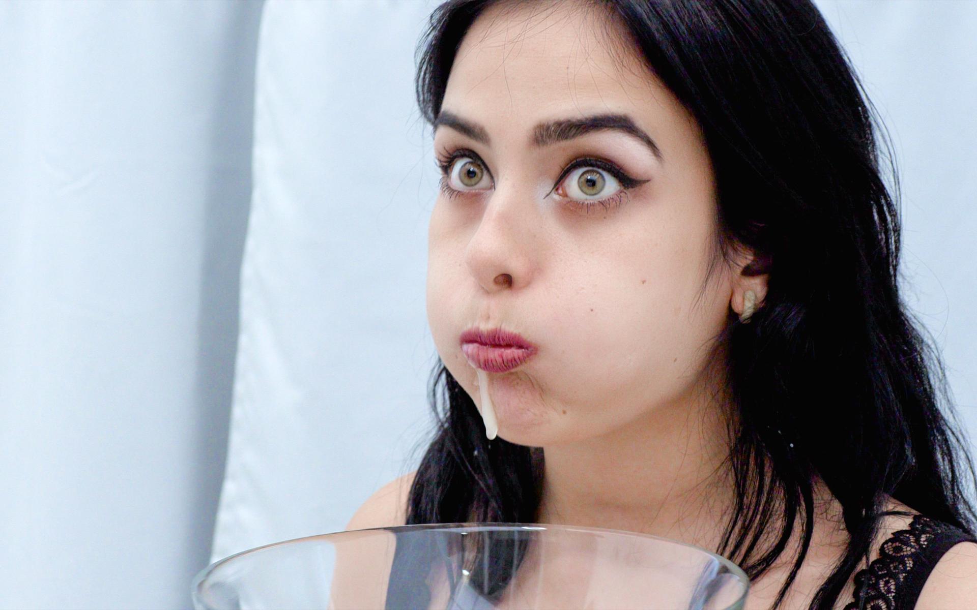 Maria Teen swallowing 31 big loads