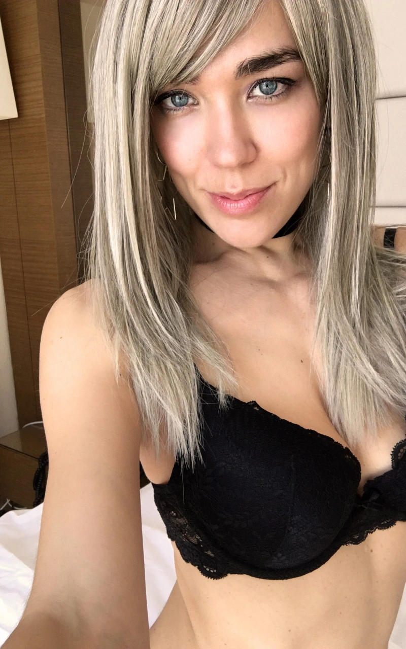 Veronika Charm Fessée