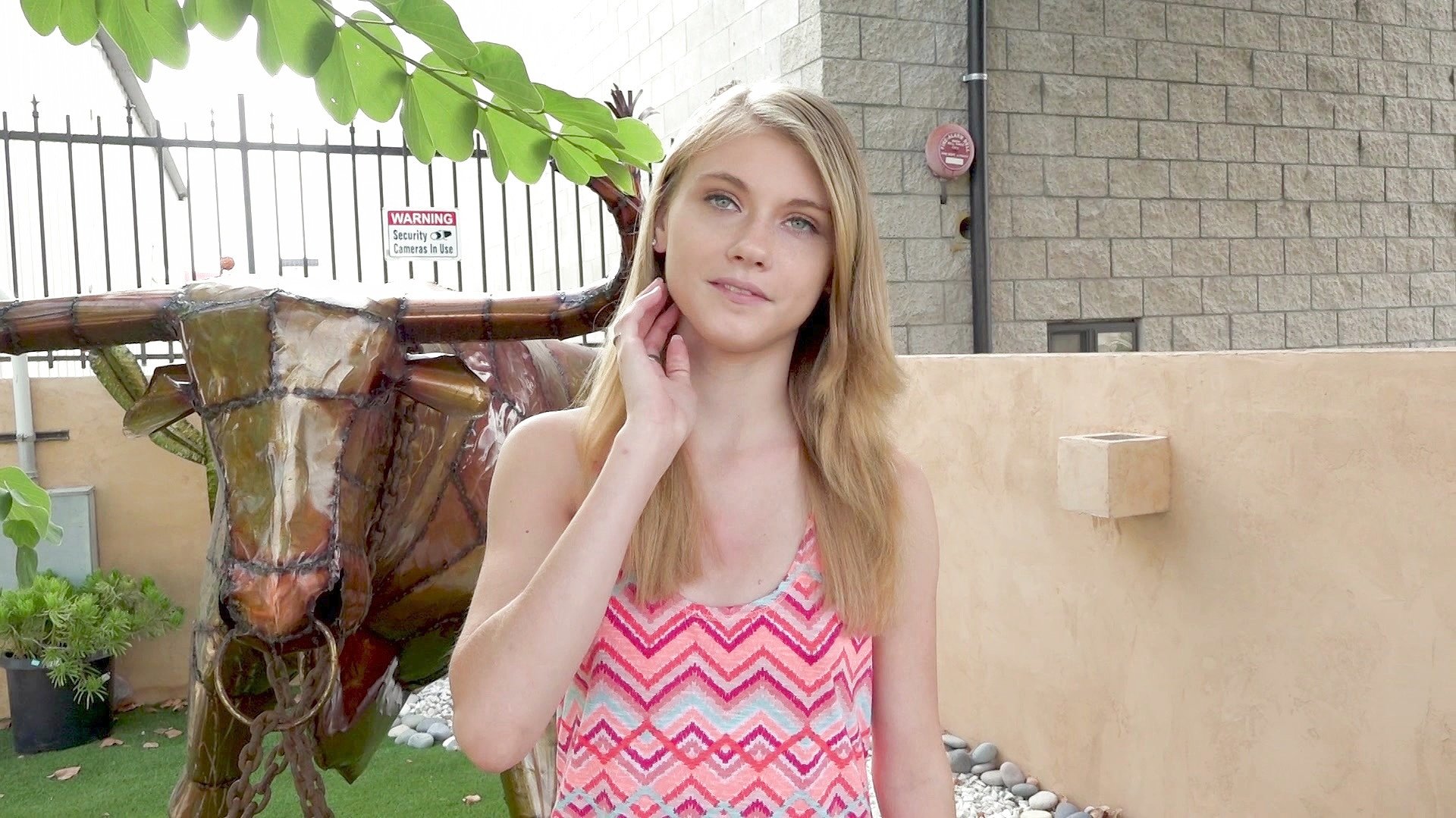 Hannah Hays gives road head in the car wash before hotel sex