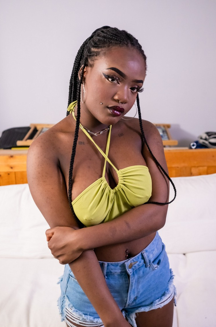 Rose Glitch Fellation