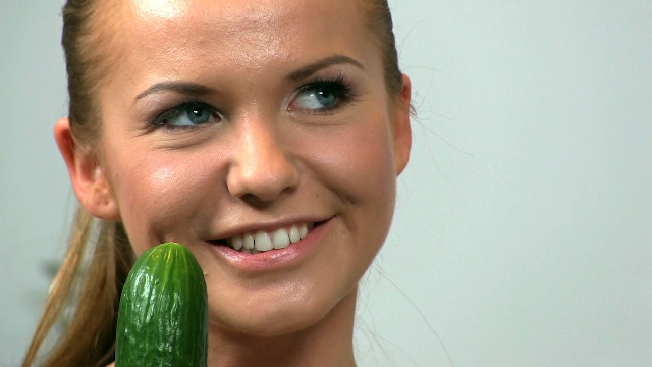 Agent Fucks Cute Ponytail Babe With A Thick Strap-on